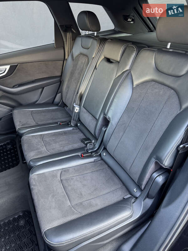 Позашляховик / Кросовер Audi Q7 2017 в Чернівцях