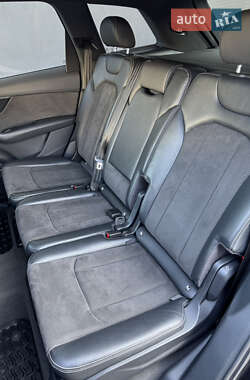 Позашляховик / Кросовер Audi Q7 2017 в 