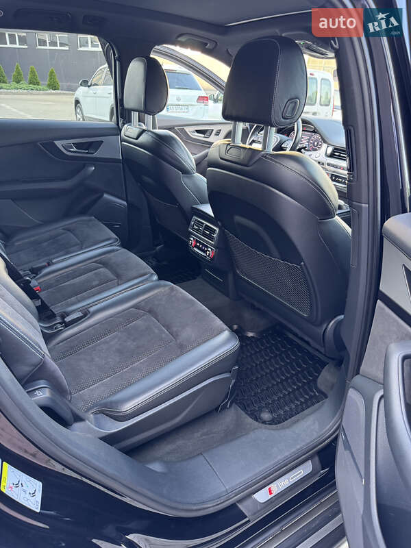Позашляховик / Кросовер Audi Q7 2017 в Чернівцях