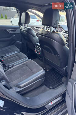 Позашляховик / Кросовер Audi Q7 2017 в 