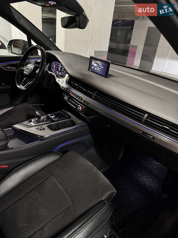 Позашляховик / Кросовер Audi Q7 2017 в Чернівцях