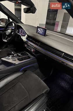 Позашляховик / Кросовер Audi Q7 2017 в 