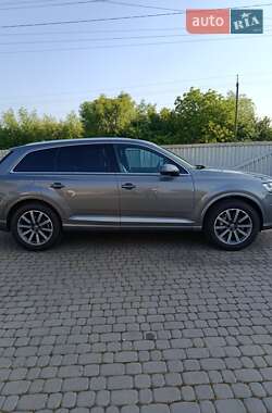 Внедорожник / Кроссовер Audi Q7 2016 в 