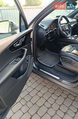 Внедорожник / Кроссовер Audi Q7 2016 в 