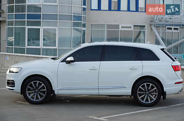 Внедорожник / Кроссовер Audi Q7 2016 в 
