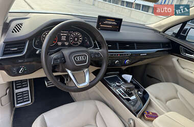 Внедорожник / Кроссовер Audi Q7 2016 в 