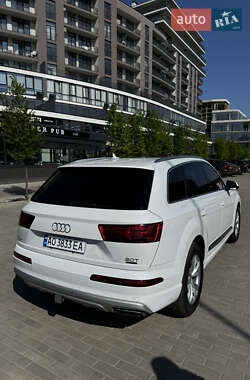 Позашляховик / Кросовер Audi Q7 2017 в 