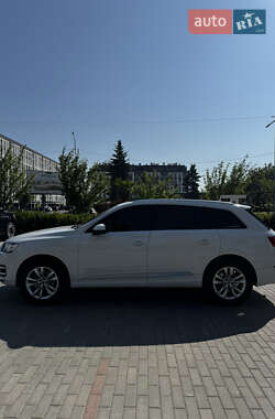 Позашляховик / Кросовер Audi Q7 2017 в 