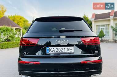 Внедорожник / Кроссовер Audi Q7 2015 в 