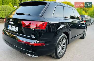 Внедорожник / Кроссовер Audi Q7 2015 в 