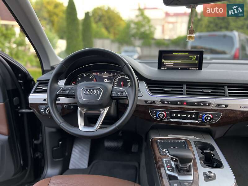 Позашляховик / Кросовер Audi Q7 2015 в Хмельницькому