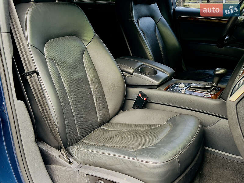 Позашляховик / Кросовер Audi Q7 2010 в Миколаєві