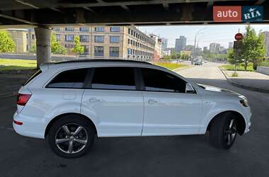 Позашляховик / Кросовер Audi Q7 2015 в 