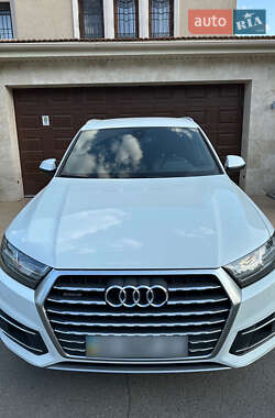 Позашляховик / Кросовер Audi Q7 2016 в 
