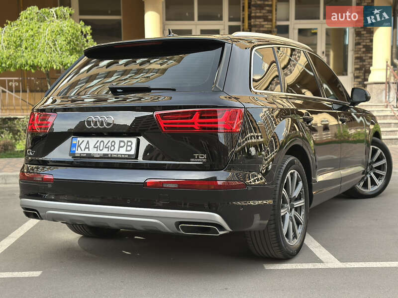 Позашляховик / Кросовер Audi Q7 2016 в Києві