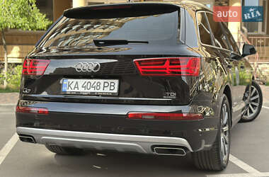 Внедорожник / Кроссовер Audi Q7 2016 в 
