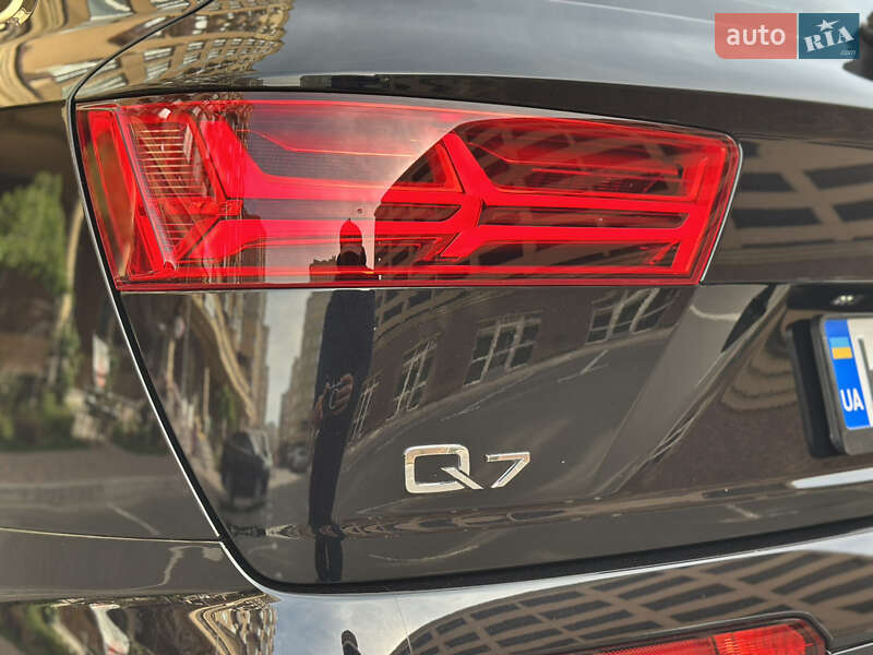 Позашляховик / Кросовер Audi Q7 2016 в Києві