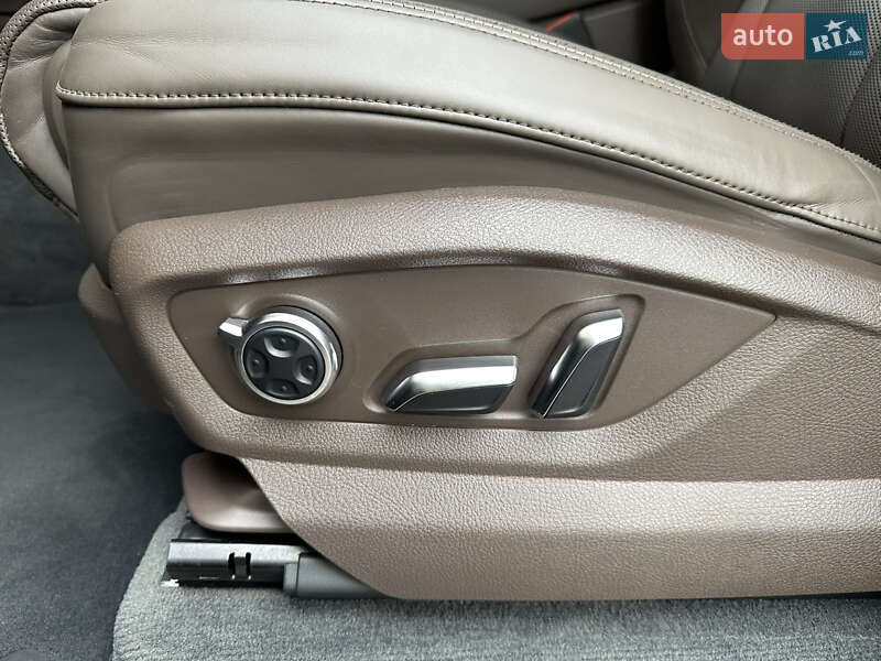 Позашляховик / Кросовер Audi Q7 2016 в Києві
