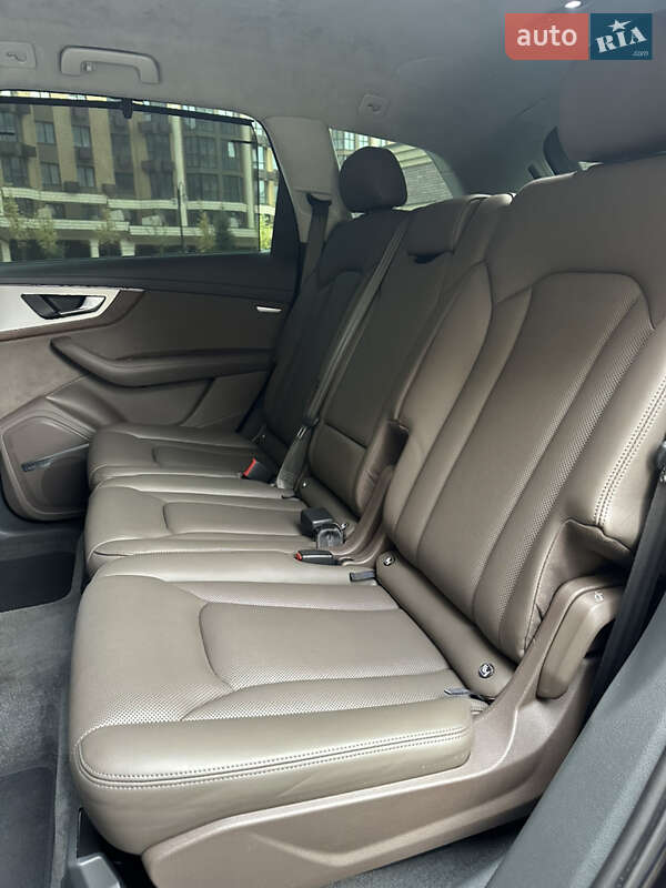 Позашляховик / Кросовер Audi Q7 2016 в Києві