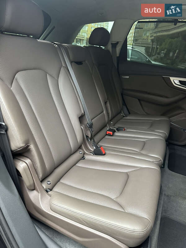 Позашляховик / Кросовер Audi Q7 2016 в Києві
