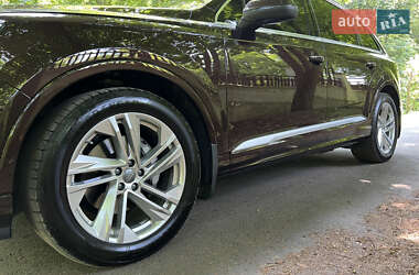 Внедорожник / Кроссовер Audi Q7 2020 в 