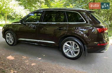Внедорожник / Кроссовер Audi Q7 2020 в 