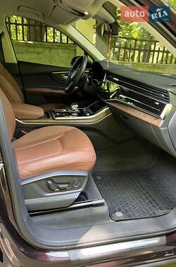 Внедорожник / Кроссовер Audi Q7 2020 в 