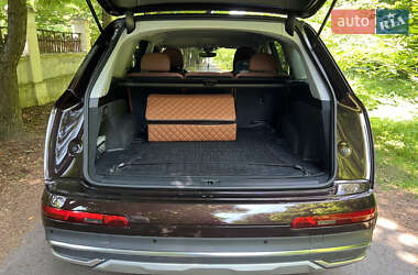 Внедорожник / Кроссовер Audi Q7 2020 в 