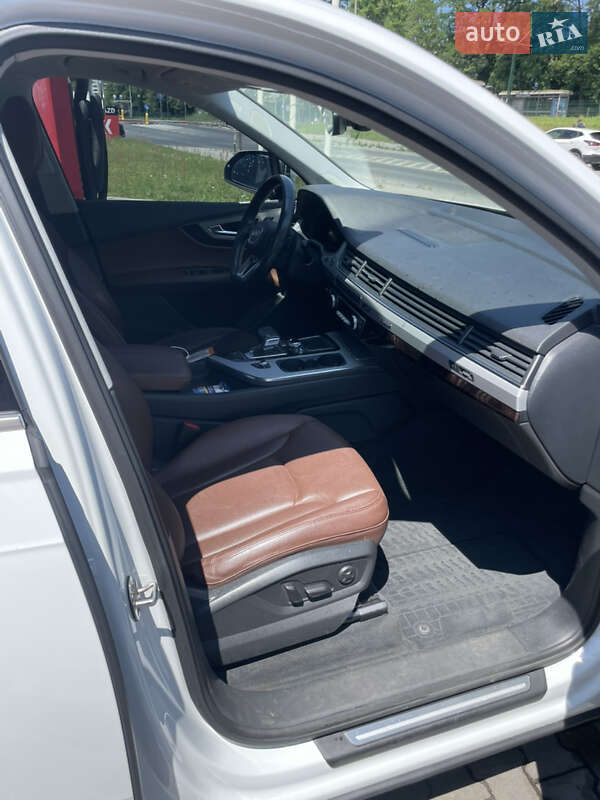 Позашляховик / Кросовер Audi Q7 2019 в Рава-Руській