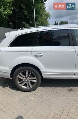 Внедорожник / Кроссовер Audi Q7 2015 в 