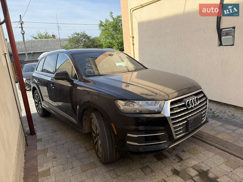 Позашляховик / Кросовер Audi Q7 2016 в 