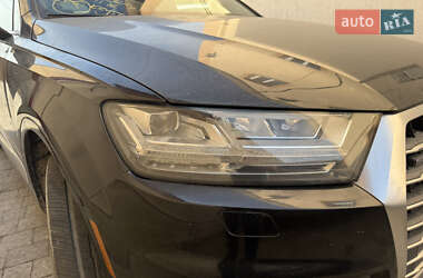 Позашляховик / Кросовер Audi Q7 2016 в 