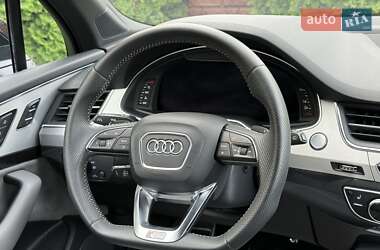 Внедорожник / Кроссовер Audi Q7 2017 в 