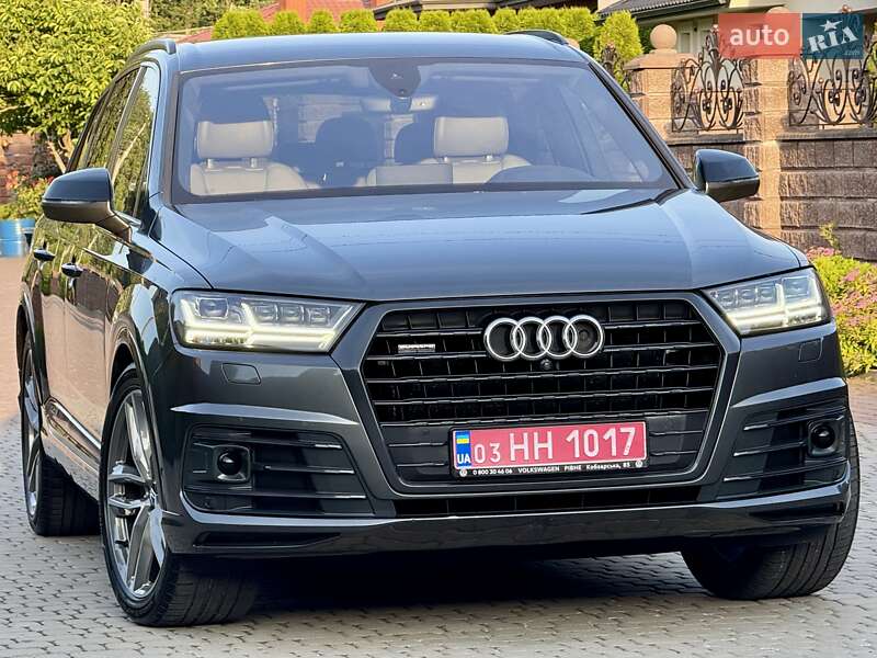 Внедорожник / Кроссовер Audi Q7 2017 в 