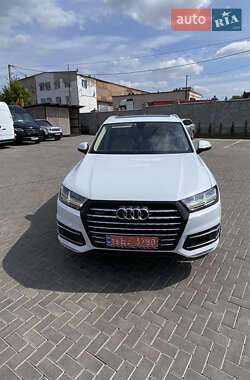Позашляховик / Кросовер Audi Q7 2017 в 
