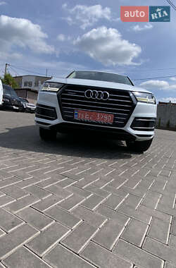 Позашляховик / Кросовер Audi Q7 2017 в 