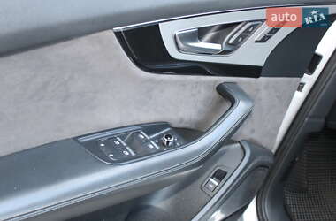Внедорожник / Кроссовер Audi Q7 2017 в 