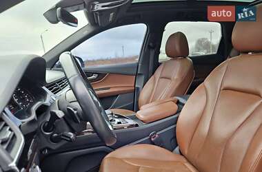 Внедорожник / Кроссовер Audi Q7 2016 в 