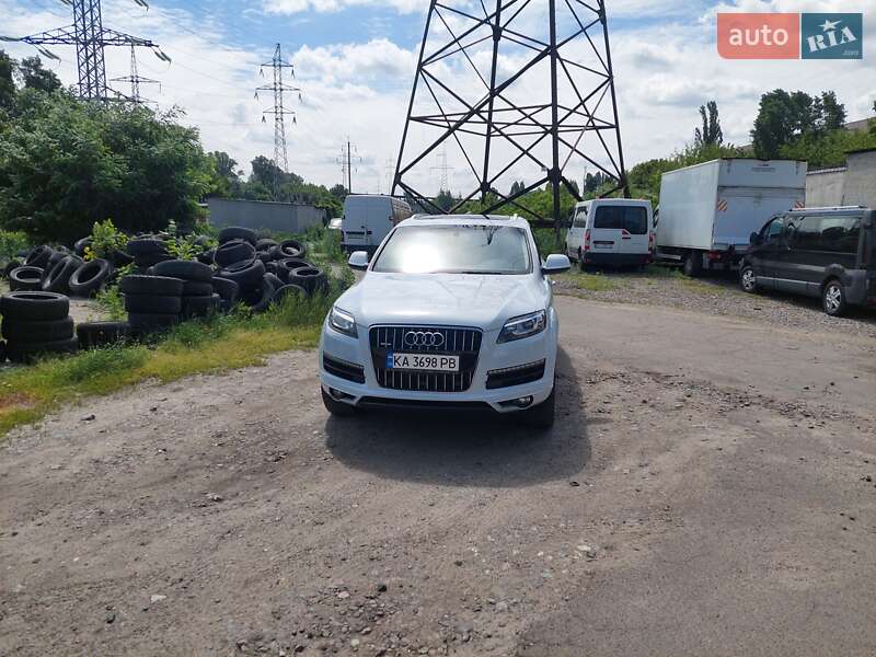Внедорожник / Кроссовер Audi Q7 2012 в 