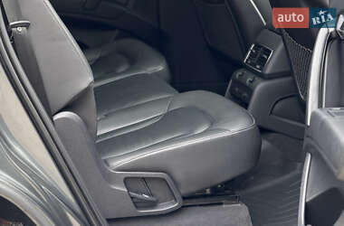 Внедорожник / Кроссовер Audi Q7 2015 в 