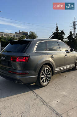 Внедорожник / Кроссовер Audi Q7 2016 в 