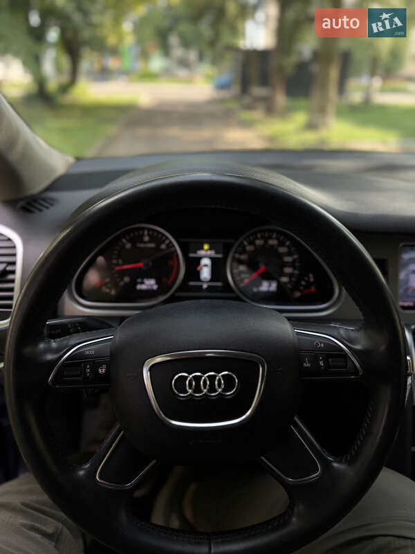 Позашляховик / Кросовер Audi Q7 2013 в Дубні