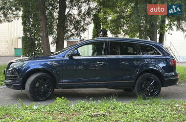 Позашляховик / Кросовер Audi Q7 2013 в 