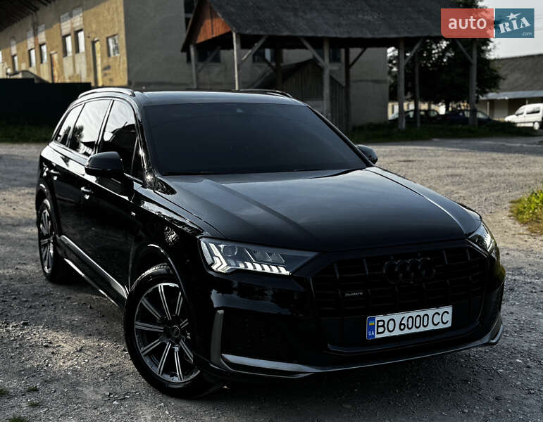 Внедорожник / Кроссовер Audi Q7 2021 в 