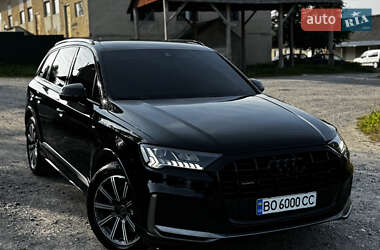 Внедорожник / Кроссовер Audi Q7 2021 в 