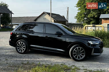 Внедорожник / Кроссовер Audi Q7 2021 в 