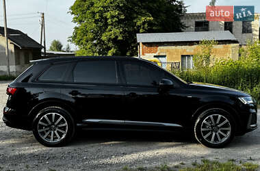 Внедорожник / Кроссовер Audi Q7 2021 в 