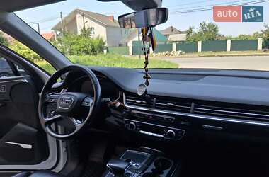 Внедорожник / Кроссовер Audi Q7 2016 в 