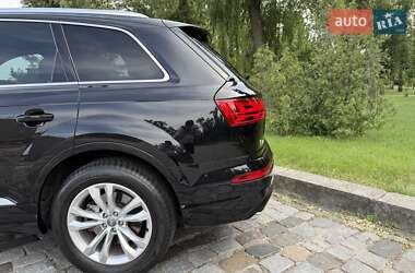 Позашляховик / Кросовер Audi Q7 2016 в 