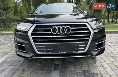Позашляховик / Кросовер Audi Q7 2016 в 
